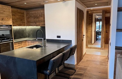 Le Cret Apartment | New apartment 7 ppl, 3 bedrooms with balcony and parking in Val-d'Isère