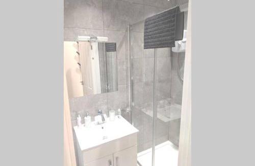 Bradford Apartment | NEW APARTMENT - Offline Bookings on 079-504-13594