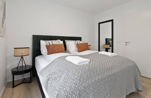 Kopavogur Apartment | New Apt. Near Smáralind Mall With Private Parking