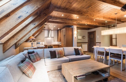Baqueira Apartment | New ARTIC by Totiaran, at the foot of the slopes, 13 p, 5 bedrooms in Val de Ruda