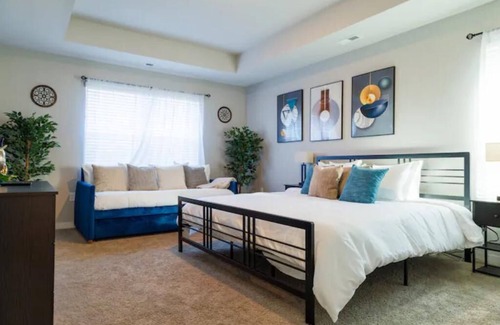 Murfreesboro House | NEW Artistic Abstract Abode/ Arcade Games & Wi-Fi