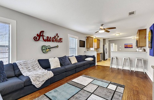 Galindo House | (NEW) ATX Fun-Scape, 11 beds, 2 miles to downtown