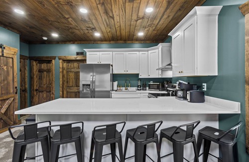 Stanton House | New Barndominium/Sleeps 24/4 Kitchens/4 Hot Tubs/4 Firepits