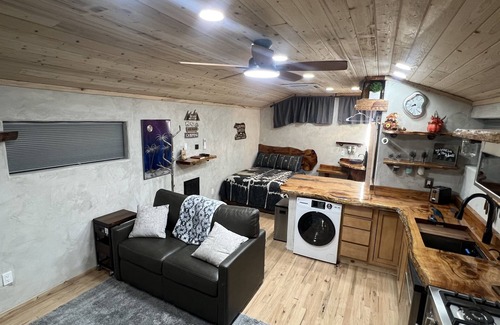 Ruidoso Cabin | "New" Beary Tiny Cabin in Historic Upper Canyon