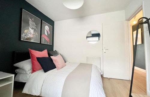 Holloway Apartment | *NEW* Beautiful 2 Bedroom House in Central Location