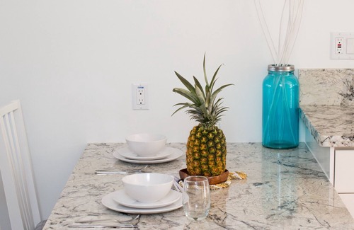 Coconut Grove House | New Beautiful Kailua House, near the beach and Kailua town