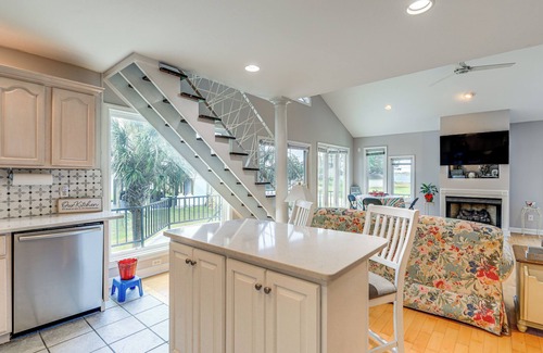 New Bern House | New Bern Home w/Water View ~ 6 Mi to Downtown!