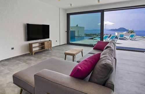 Turgutreis Villa | New Bodrum Spacious Modern Villa Private Pool , Wifi,bbq, Panoramic Views