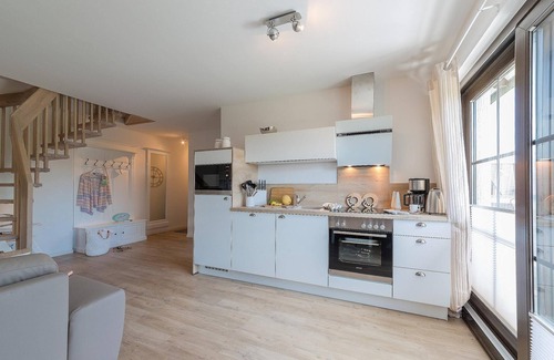 Zingst Apartment | New, bright and friendly beach vacation apartment for up to 6 people with sauna house.