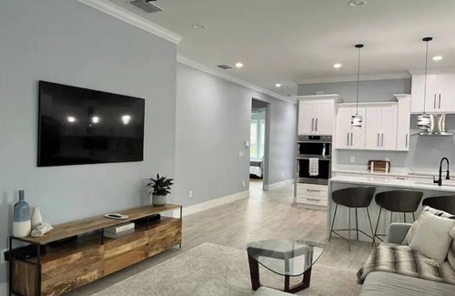 Tampa House | New Build 3BR Lux West Tampa House WALK To Stadium