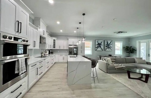 Tampa House | New Build 3BR Lux West Tampa House WALK To Stadium