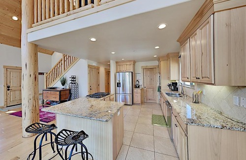 Mountain View Estates House | New-Build Chalet with Mountain Views & Hot Tub home