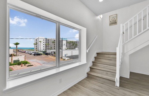 South Padre Island House | New Build! Direct Beach Access/Rooftop 360 View/Indoor Bball court/10 En-Suite/Heated Pool & HotTub!