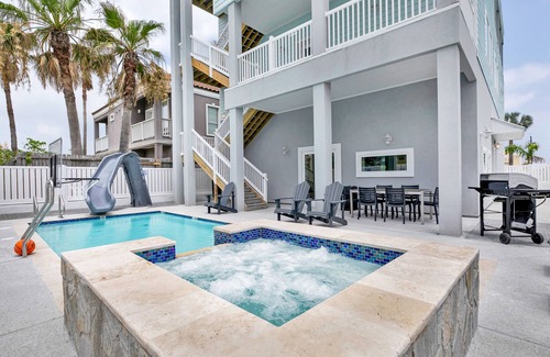 South Padre Island House | New Build! Direct Beach Access/Rooftop 360 View/Indoor Bball court/10 En-Suite/Heated Pool & HotTub!