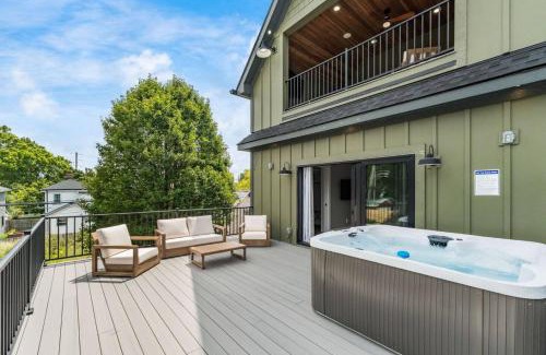 Downtown Columbus House | New Build Hot Tub Dtown ShortNorth