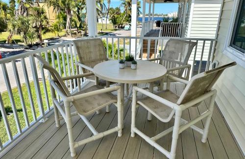 Fort Myers Beach House | New Build walkable to dinner, LIVE music & 5 minute walk to BEACH