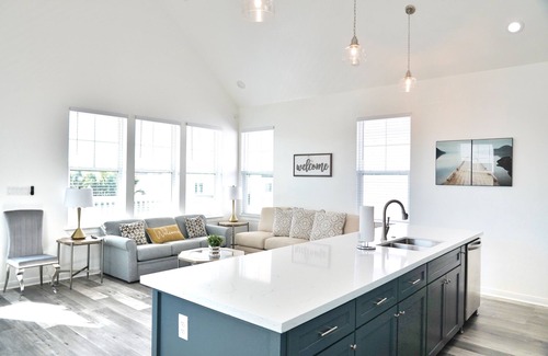 Galveston House | New Built Pastel Paradise - Blue Breeze Haven 2 Bedrooms 2 Baths Sleeps 6