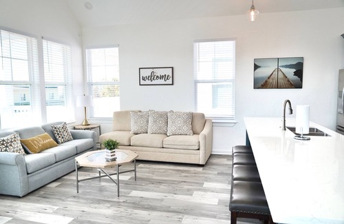 Galveston House | New Built Pastel Paradise - Blue Breeze Haven 2 Bedrooms 2 Baths Sleeps 6