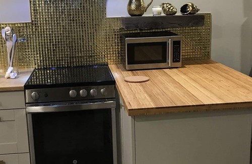 Saint Jovite Apartment | NEW by Designer at TREMBLANT- Big STYLE- HOT TUB!