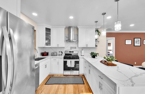 Madrona House | NEW-by the Beach, KingBed, 11miles to LAX, 5b in Torrance fast WiFi & AC