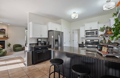 Heber House | NEW! Callaway Vista - 6br, Hot Tub, 2 Kitchens, 2 bunk Rooms, 3 family rooms, Amazing Views