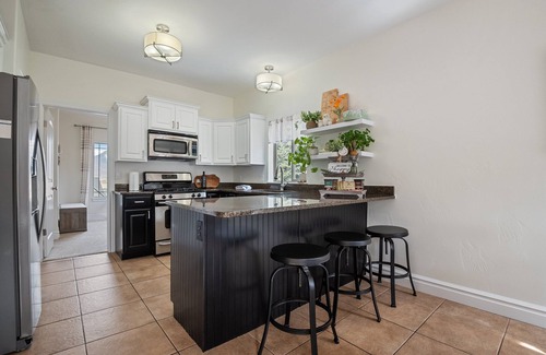 Heber House | NEW! Callaway Vista - 6br, Hot Tub, 2 Kitchens, 2 bunk Rooms, 3 family rooms, Amazing Views