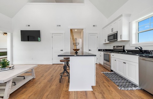 Carova Beach Cottage | New CANAL front home a few rows back from the OCEAN! Beach passes provided!