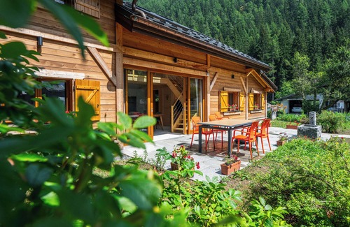 Vallorcine Ski Chalet | New "Chalet des Plans" Mountain view! At the foot of the slopes, terrace, garden.