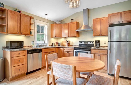 Hartland Apartment | New! Charming 1BR Hideaway - Hartland Hill House