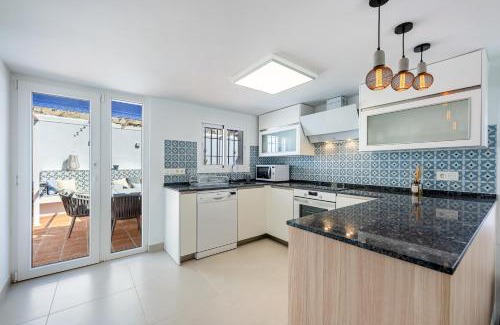 Sitio de Calahonda Villa | New charming house 150 meters from the beach