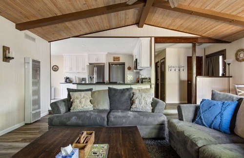Big Bear City Cabin | * NEW* Chateau Oso Grande in Big Bear + Spa + BBQ