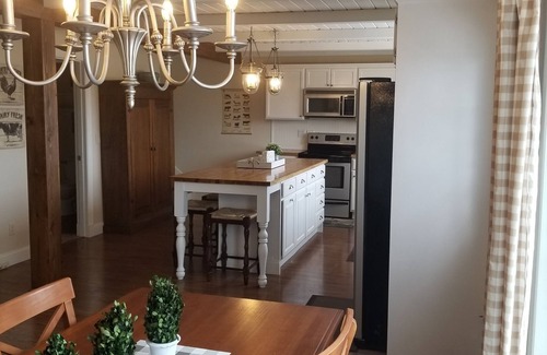 Columbia Falls House | New, clean, charming, roomy house near Glacier Park w/views! Well appointed.