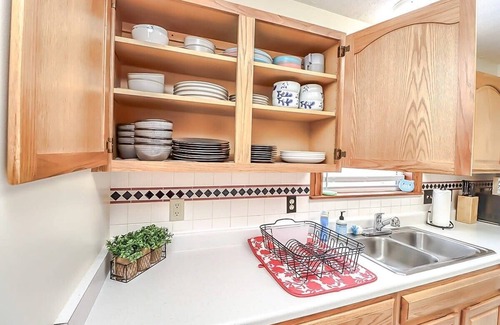 Lincoln House | NEW* Close to Downtown | Big Backyard | 4bd 2 b