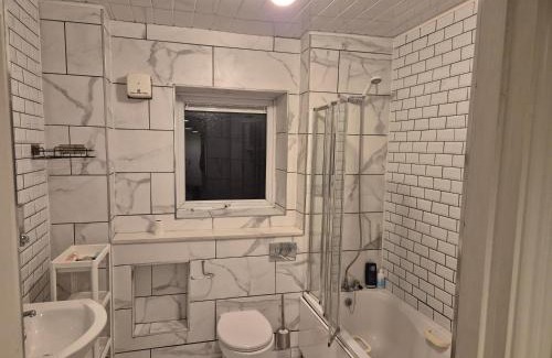 Dublin House | New Comfortable room beside tramline