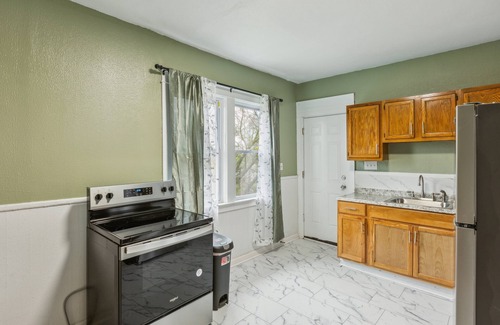 Downtown Niagara Falls Apartment | NEW! Comfy 3BR Flat Close to the Falls