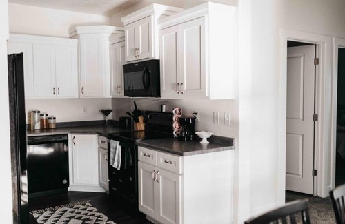 Logan Apartment | NEW Condo Cache Valley 3BR 2BA - Sleeps 7