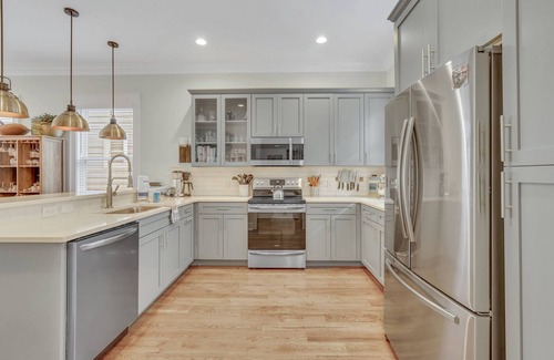 Metropolitan House | New Construction in Great Location W/Parking and Patio By Lucky Savannah