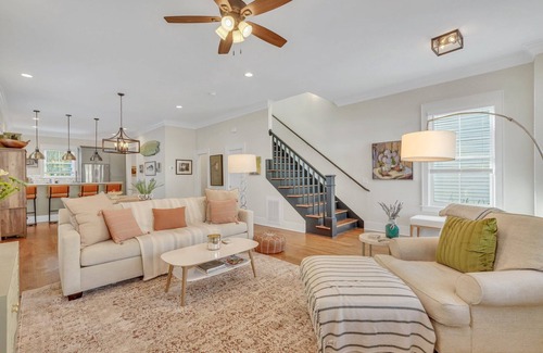 Metropolitan House | New Construction in Great Location W/Parking and Patio By Lucky Savannah