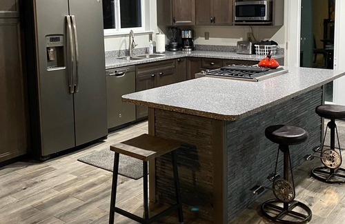 Alyeska House | New construction- Less then a Mile from Alyeska Day-lodge