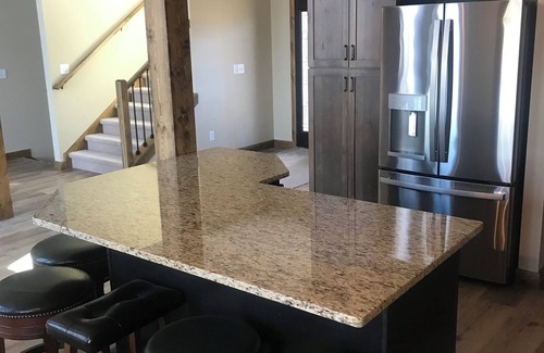 Alexandria House | New Construction on Beautiful Lake Victoria! Close to town!