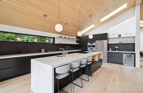Neahkahnie Beach House | New contemporary spacious home near Manzanita Beach