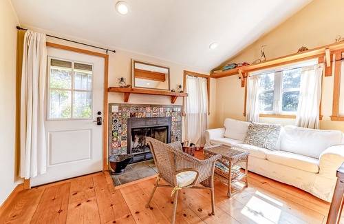 Trinidad Cottage | New cottage in a farm setting w/a shared game room near beaches & parks