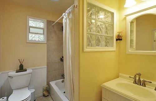 Barton Hills Cottage | NEW! Cottage style close to events