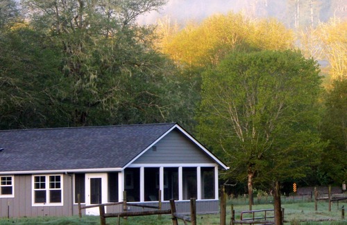 Skamokawa House | New creek-side home in the country with modern amenities