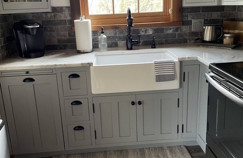 Downtown Leavenworth Cabin | New Custom Log Cabin with Cascade Mountain View- off Icicle Road/Walk to Town