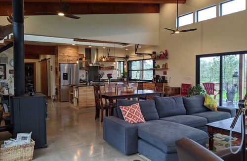 Eugene House | New Custom PNW Modern home 20 min to Hayward Field