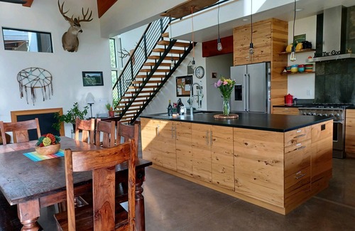 Eugene House | New Custom PNW Modern home 20 min to Hayward Field