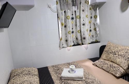 Tsim Sha Tsui House | New Day Night Hostel RECEPTION 24 HOUR BLOCK D CHUNGKING MANSION TSIM SHA TSUI KOWLOONN