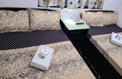 Tsim Sha Tsui House | New Day Night Hostel RECEPTION 24 HOUR BLOCK D CHUNGKING MANSION TSIM SHA TSUI KOWLOONN