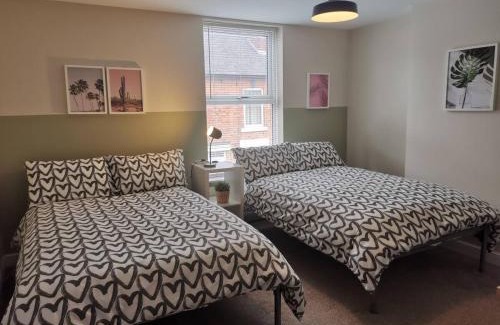 Derby House | NEW Derby Pride Park Arena Moorways 4 bedrooms 7 beds -Spacious contractors or group -FREE PARKING